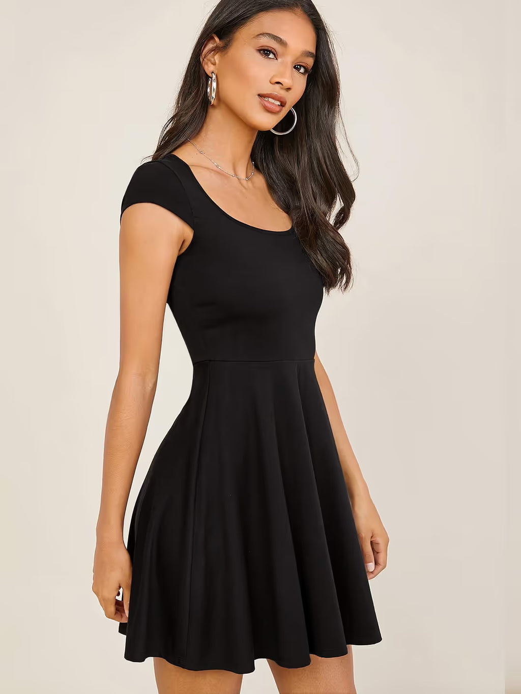 Gorglitter Skater Mini Dress Women's Size Medium Black Scoop Neck Cap Sleeves